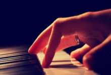 英国帆船运动员表现出色，多次登上领奖台